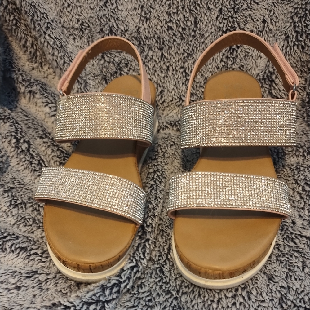 Yoki Sandals Sparkly Size 9 Platform Like New